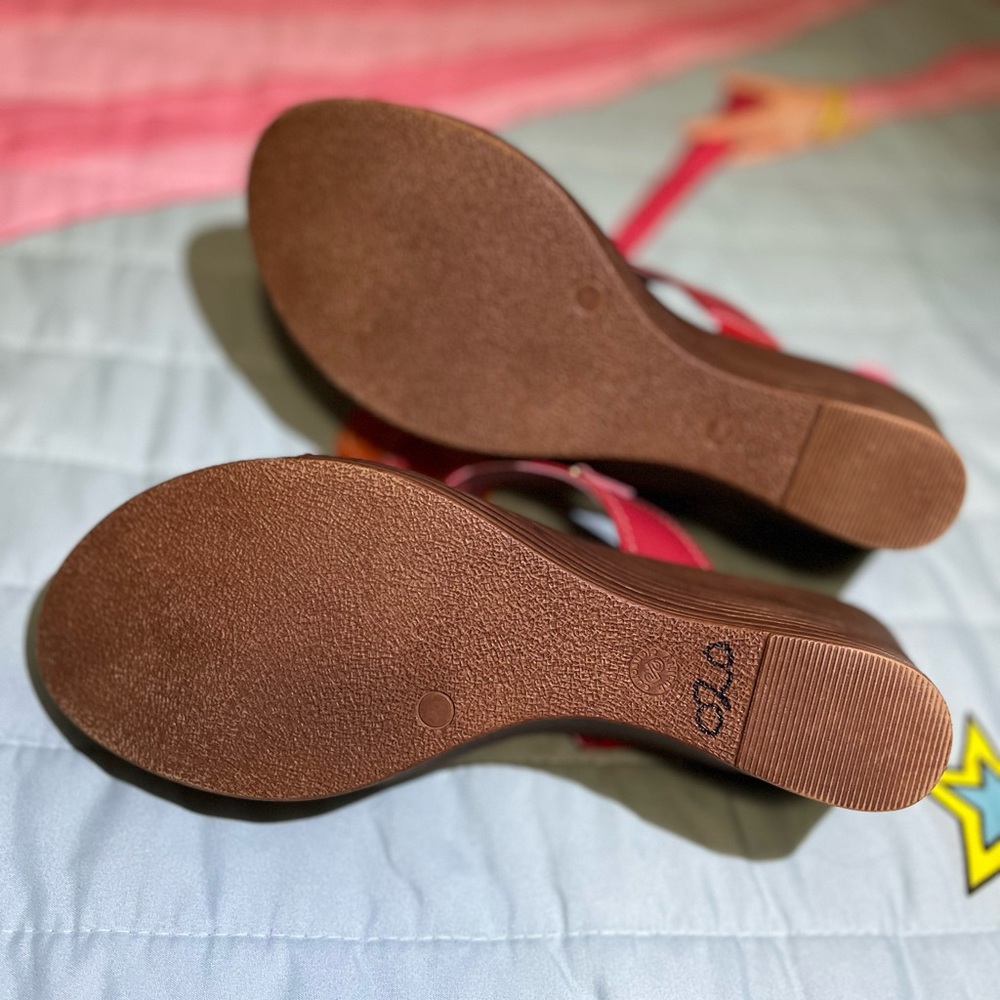 Italian Shoemakers Bold Red Sandals - Picture 2 of 4